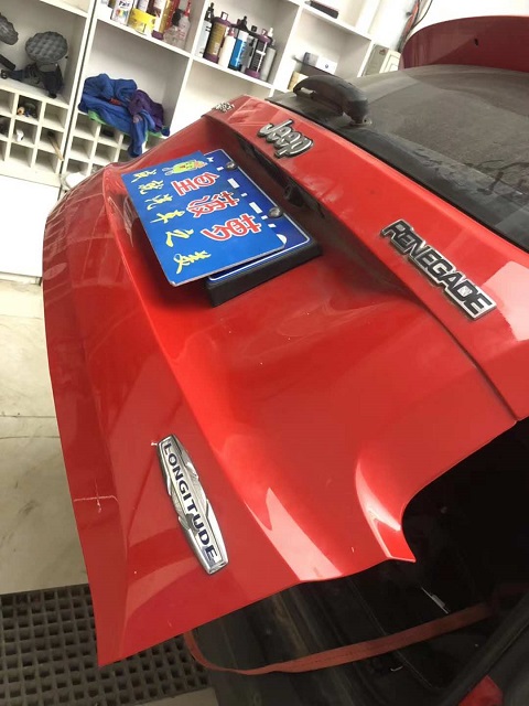  Jeep后備箱嚴(yán)重凹陷，汽車凹陷修復(fù)技術(shù)來表白